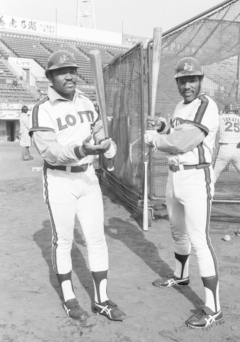 レロン・リー（左）と弟のレオン・リーは、「リー兄弟」としてロッテファンに親しまれた　©JIJI PRESS