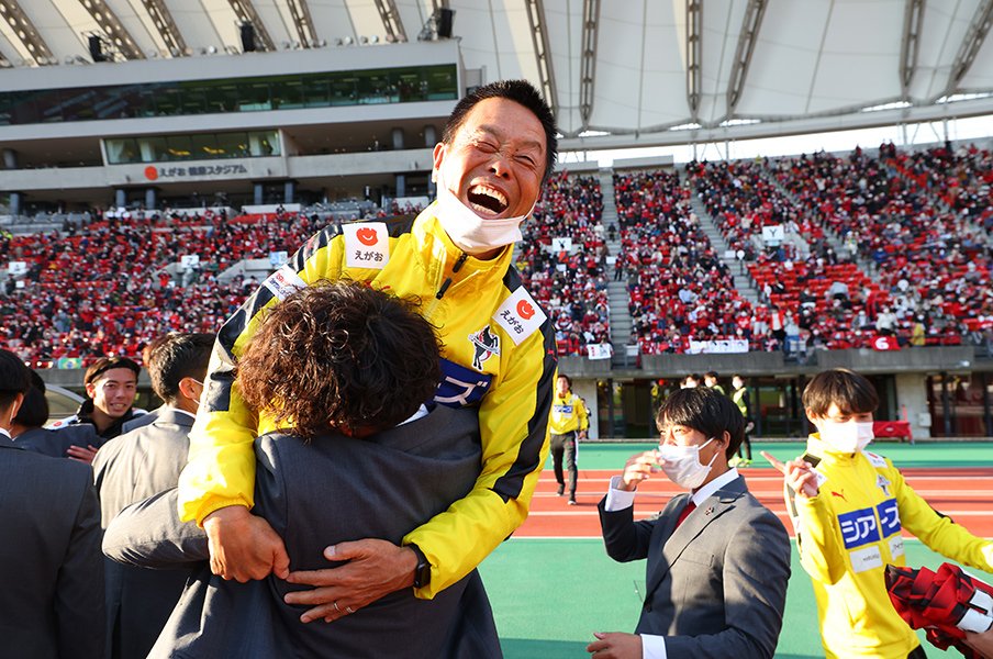 同級生 風間八宏いわく 正義の味方 岡田武史や古橋亨梧も魅了した情熱とアイデア 頑固な名将 大木武 J3熊本逆転昇格 Jリーグ Number Web ナンバー