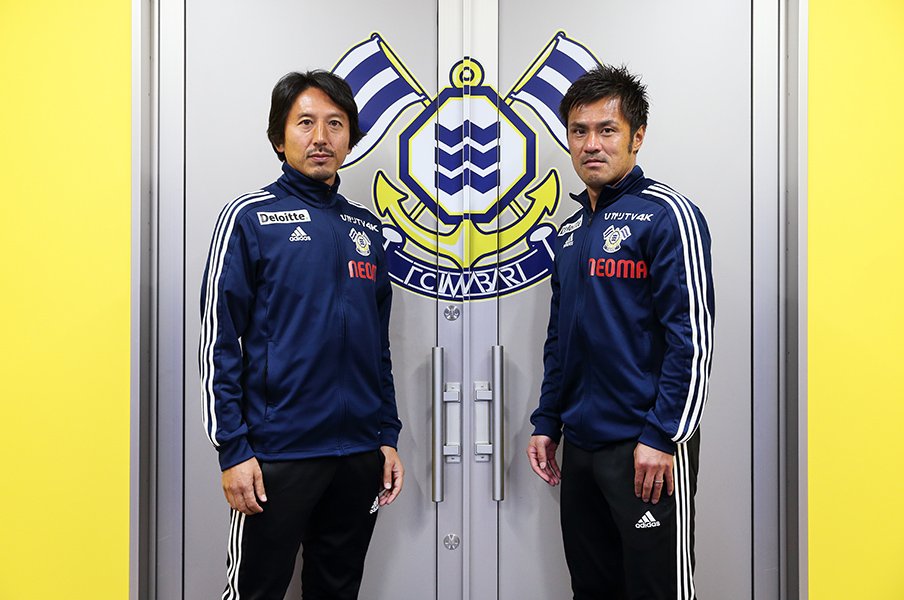 FC今治、駒野友一×橋本英郎(下)。単身赴任の悲哀とお互いのありがたさ。<Number Web> photograph by Shigeki Yamamoto