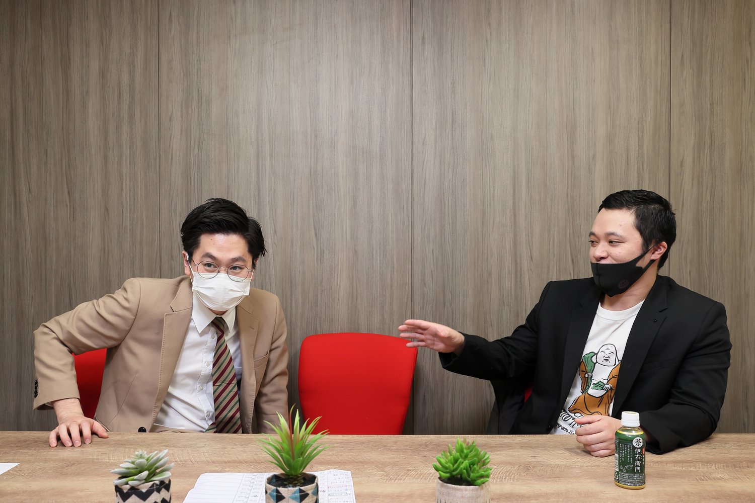 東京ホテイソンのたける（左、ツッコミ）とショーゴ（右、ボケ）