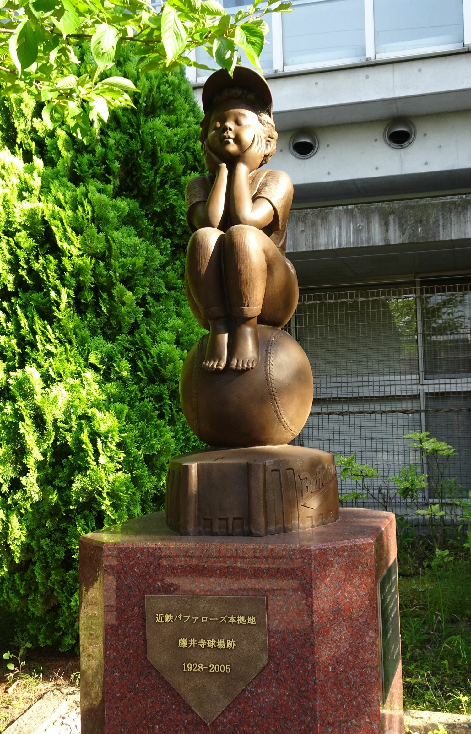 球場跡地のモニュメント「白球の夢」 ©Masanori Kise