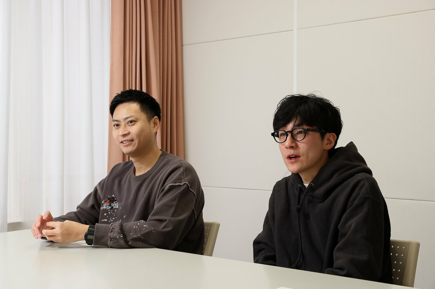 昨年が結成15年、M-1ラストイヤーだったヘンダーソン。子安裕樹（写真左）と中村フー