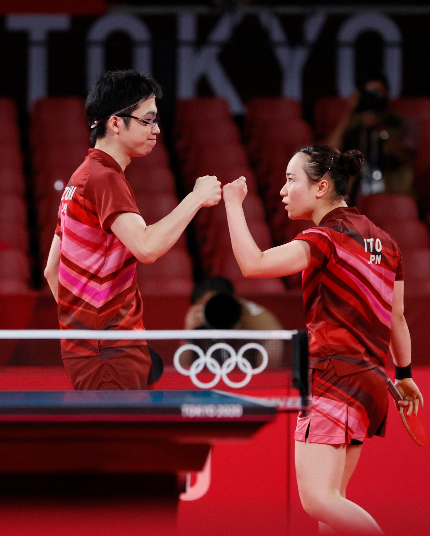 混合ダブルス決勝で中国の許昕・劉詩雯組を破り、日本卓球初の金メダルを獲得した水谷隼・伊藤美誠組　©Getty Images