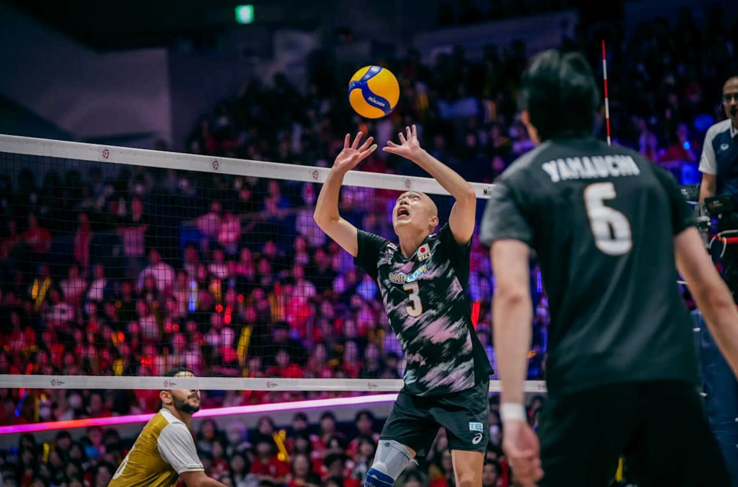アジア選手権でロス五輪の出場権獲得を目指すセッター深津英臣 ©︎Volleyball World