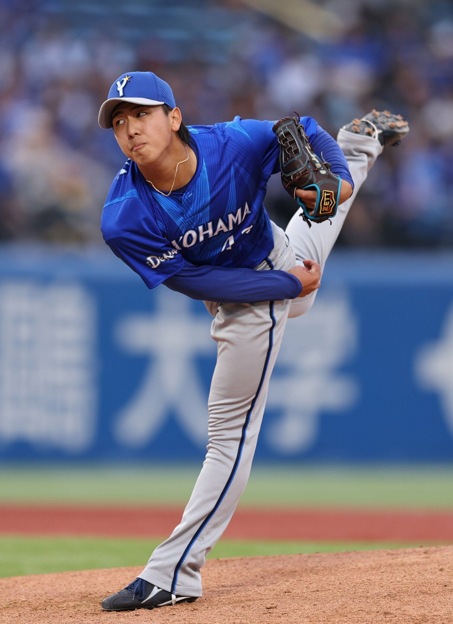 初勝利をマークしたヤクルト戦で力投する深沢 ©JIJI PRESS
