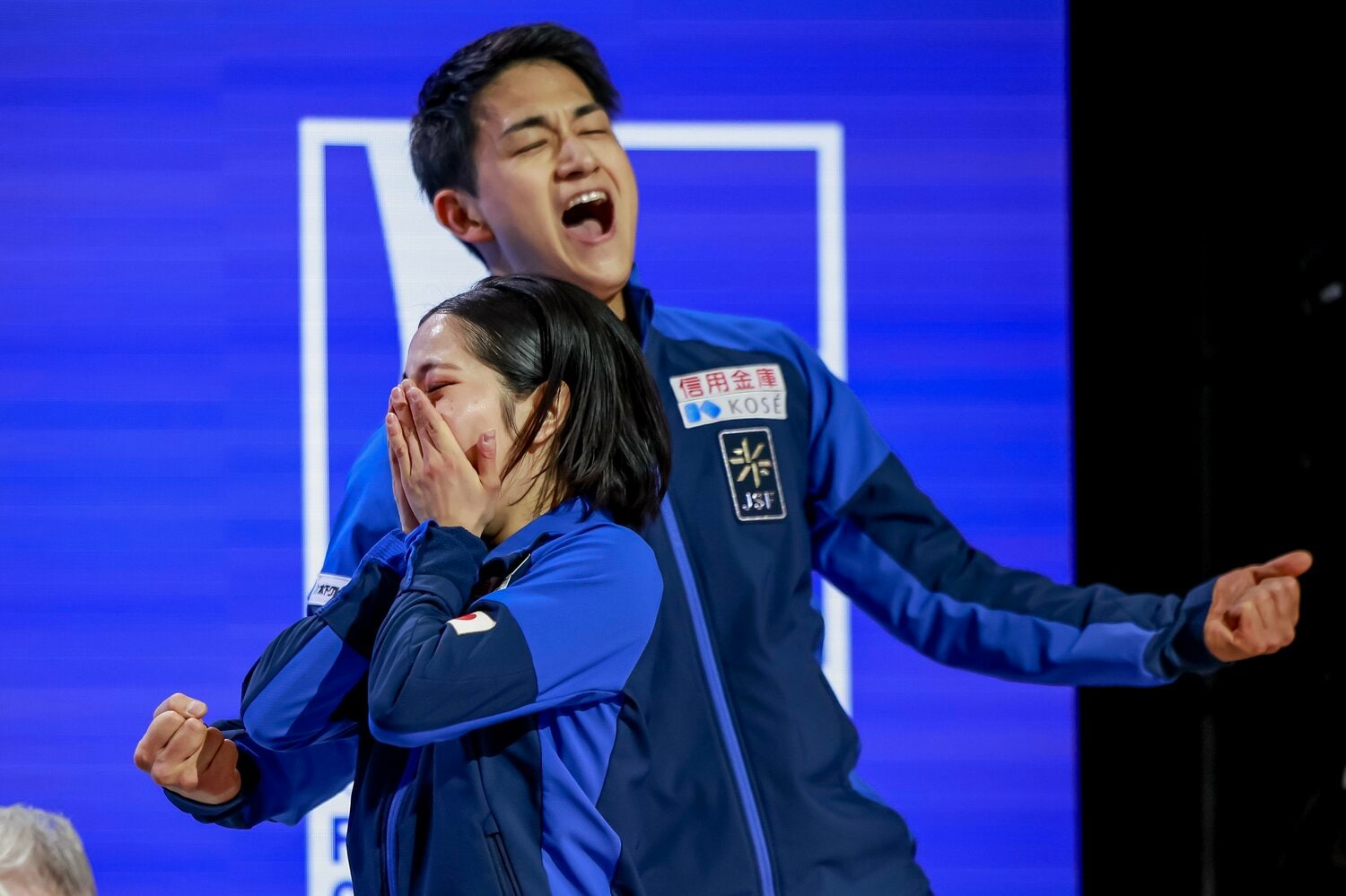 優勝を決めた瞬間の三浦と木原　©JIJI PRESS