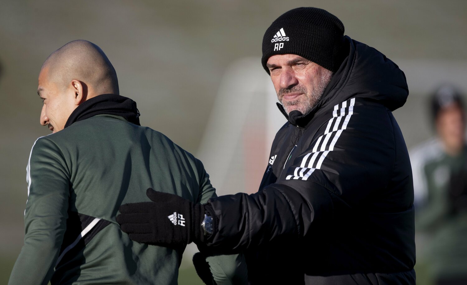 “愛弟子”前田大然に声をかけるセルティック監督時代のポステコグルー　©Getty Images