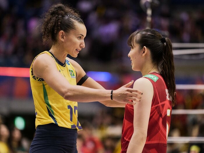 「セナ、なんで泣くの？」号泣するセッター関菜々巳にブラジル主将が贈った“アイラブユー”の意味とは？「セナのいる日本とやるのは本当に嫌！」＜Number Web＞ photograph by Yuki Suenaga