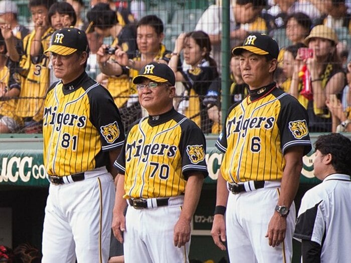 金本監督は恩師に「よう似とる」。高代コーチが思い出す、ある逸話。<Number Web> photograph by Nanae Suzuki