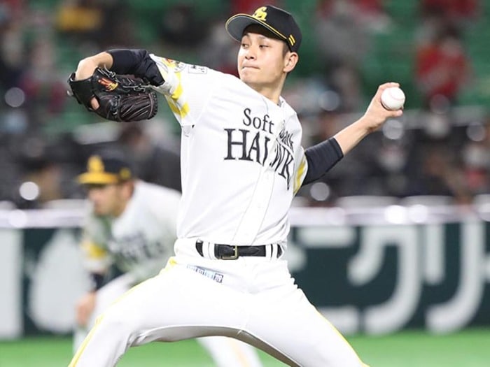 “球速132km”で阪神・佐藤輝明のバットをへし折った…ソフトバンク“残り1枠”を勝ち取った左腕の「独自理論」<Number Web> photograph by Sankei Shimbun