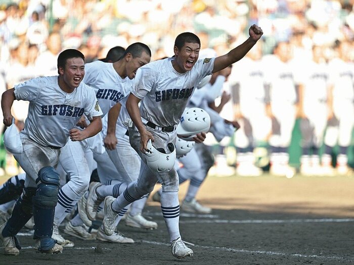 「公立と言われても…」甲子園ベスト4・県岐阜商、快進撃の舞台ウラ…“考える力の体現者” 左手ハンディの横山温大は「創意工夫がスゴイ」＜Number Web＞ photograph by Hideki Sugiyama