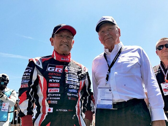 ル・マンで豊田章男社長が語った、ピット裏に掲げた「日の丸」の意味。<Number Web> photograph by Nomaha Kimoto