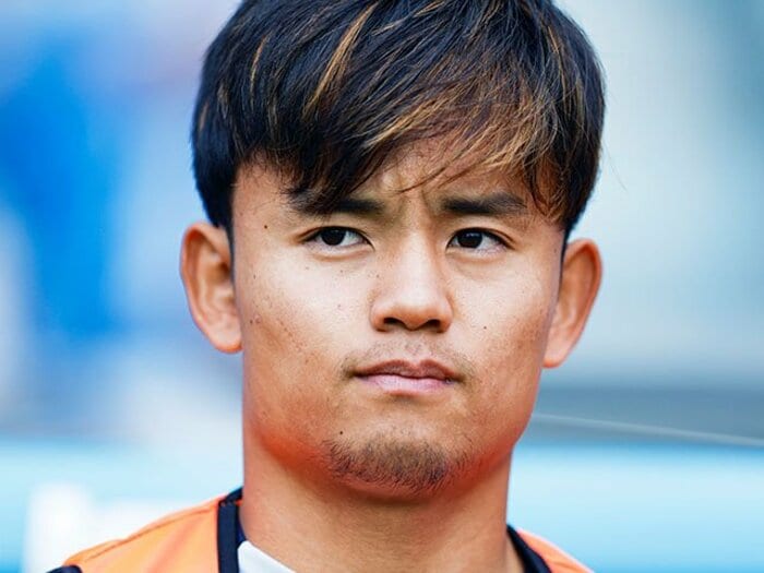 久保建英22歳が試合中“舌をペロッ+笑顔”で…「クボいるの?」子供人気は今季も! カメラマンが撮った“ソシエダ2年目開幕前のワクワク”<Number Web> photograph by Daisuke Nakashima