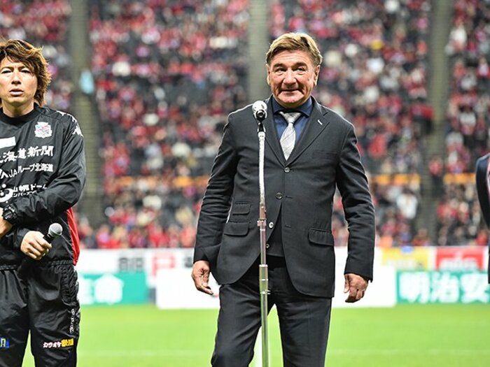 ミシャはなぜ札幌で愛されるか。北海道にはロマン主義がよく似合う。＜Number Web＞ photograph by J.LEAGUE