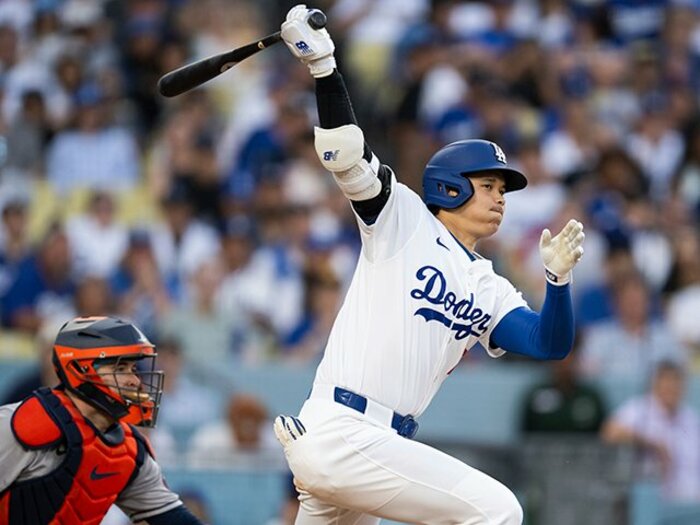 “テレビに映らない”大谷翔平「ドジャースファンが大ブーイング」サイン盗みで“憎まれた球団”に聞くオオタニ本音評「打球直撃…足の感覚が」＜Number Web＞ photograph by AP/AFLO