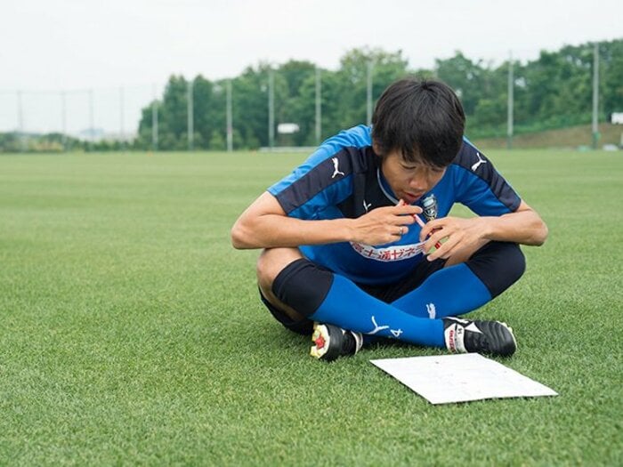 ＜動画あり＞中村憲剛のEURO予想。名鑑片手に煩悶、日程の計算まで!?＜Number Web＞ photograph by Asami Enomoto