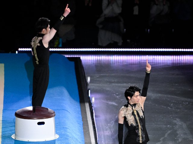 羽生結弦のスピンと同時に内村航平も旋回…地元・宮城でのアイス