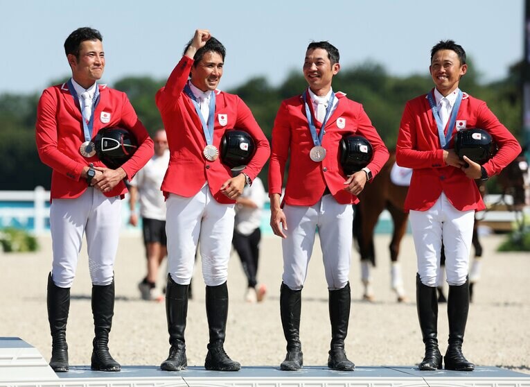 パリ五輪で日本馬術勢92年ぶりのメダルを獲得した初老ジャパン　©Getty Images