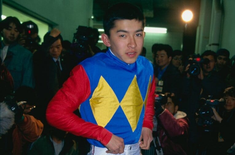 1996年3月2日のデビューの日。福永は詰めかけた報道陣の前で、初レース初勝利を含む2勝を挙げてみせた ／ photograph by Keiji Ishikawa