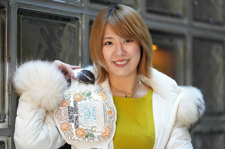 マリーゴールドの“白いベルト”ユナイテッド・ナショナル王座を手にした桜井麻衣（34歳）。苦悩の末につかんだタイトルだった ／ photograph by Essei Hara