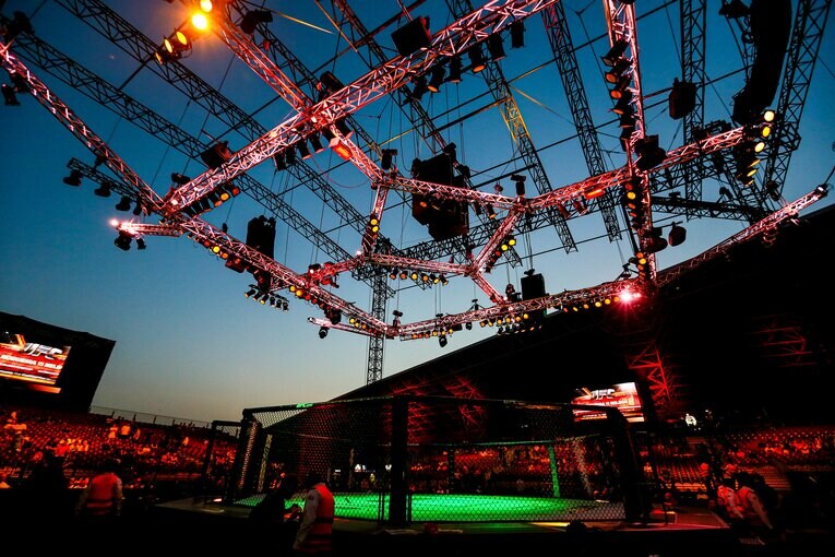 2014年、ノゲイラはUAE・アブダビで開催された『UFC Fight Night』に出場。会場のduアリーナ