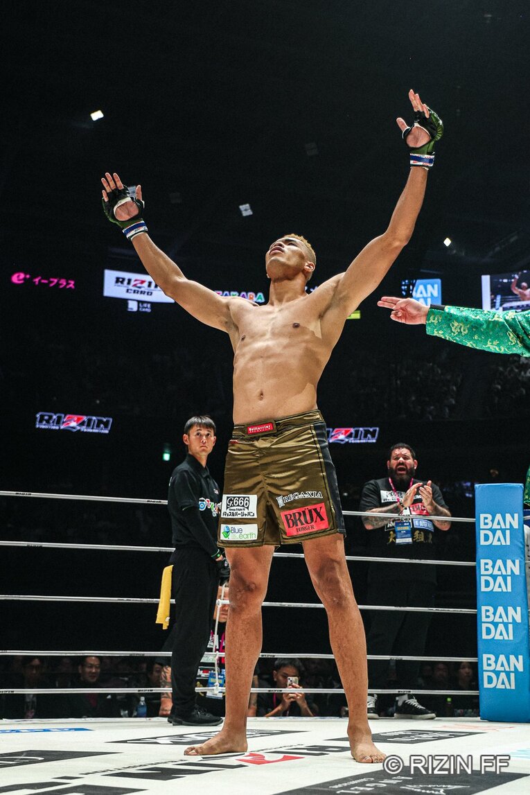 『RIZIN.54』エドポロキングvs.上田幹雄　©RIZIN FF