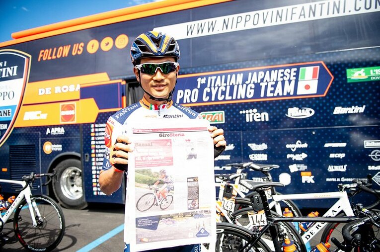 144kmを先頭で走り続けた初山翔。世界三大自転車レースの「ジロ」で躍動する日本人がたちまち時の人となった。 ／ photograph by Sonoko Tanaka