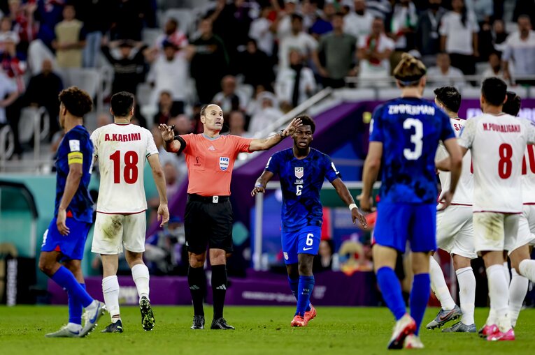 マテウ主審が担当したイランvsアメリカも“きな臭かった”　©Kiichi Matsumoto/JMPA