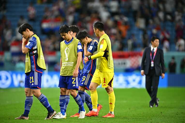 三笘薫に声をかける川島永嗣　©Takuya Kaneko/JMPA