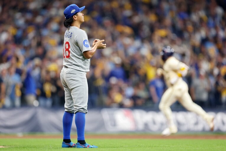 ブルワーズとの地区シリーズでホームランを浴びた今永　©Getty Images