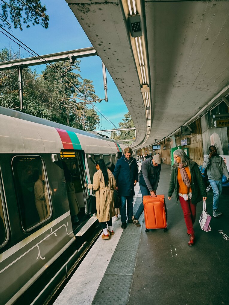 パリの市内と郊外を結ぶ高速鉄道「RER」　©Kiichi Matsumoto
