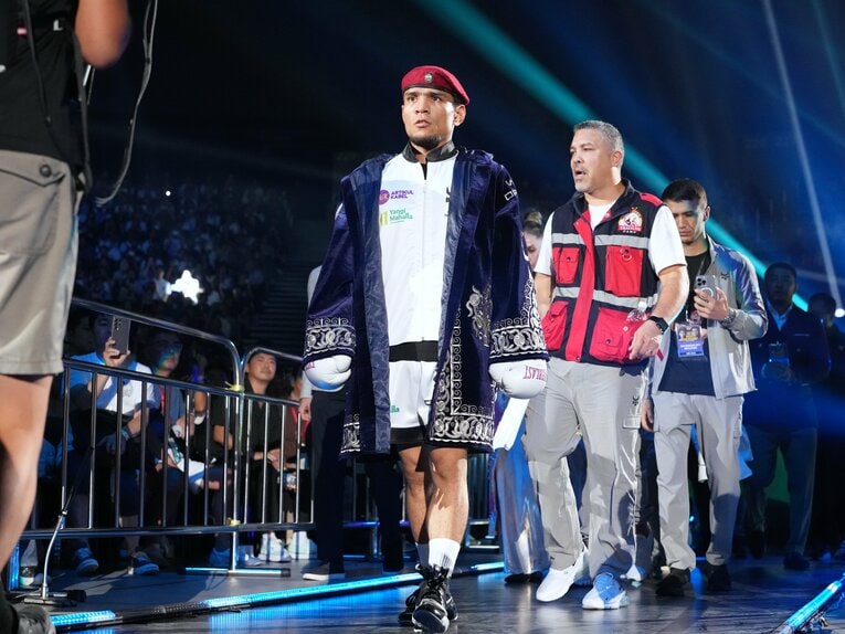 アフマダリエフの入場　©Naoki Fukuda