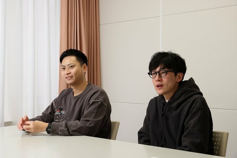 昨年が結成15年、M-1ラストイヤーだったヘンダーソン。子安裕樹（写真左）と中村フー