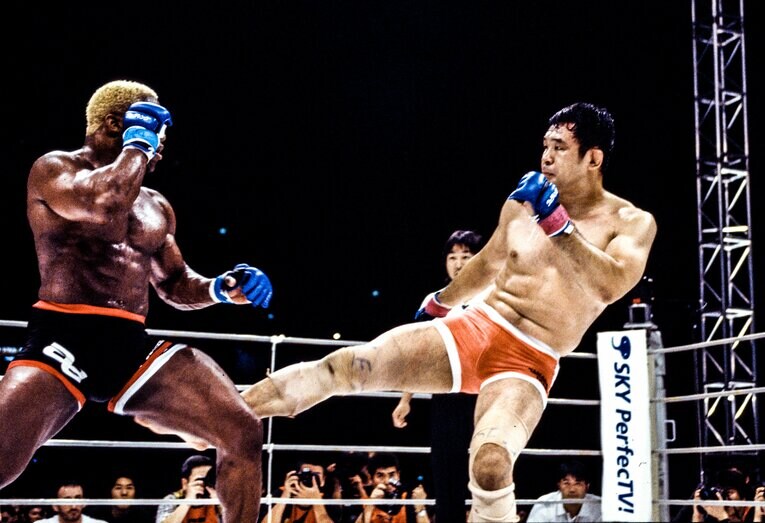 2003年11月には、後にミルコやヒョードルと名勝負を繰り広げるケビン・ランデルマンと対戦