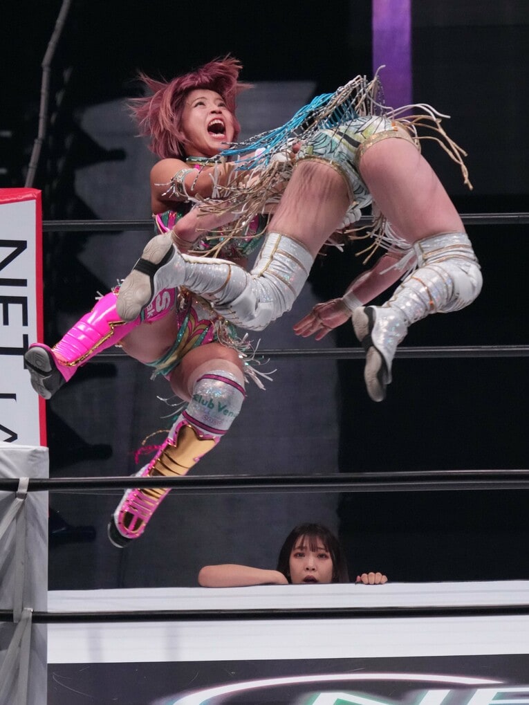 コーナーからのフェイスバスター