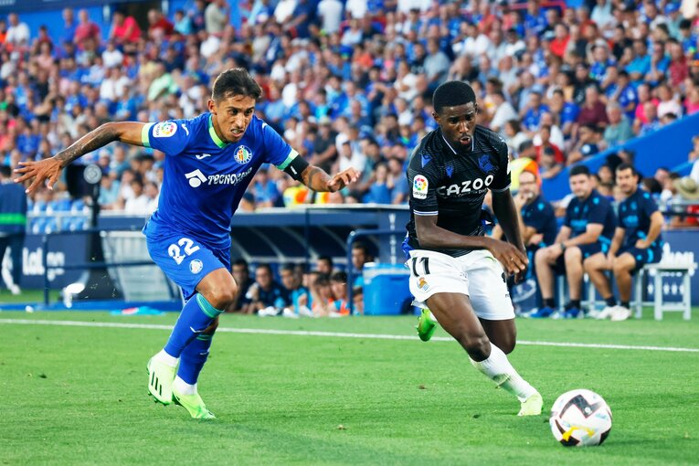 久保建英は「シルバらと共存・連動」が今のソシエダで最適解か　マンU戦勝利から中2日→“トップ下で迷った”古巣戦を撮って気づいたこと(35)