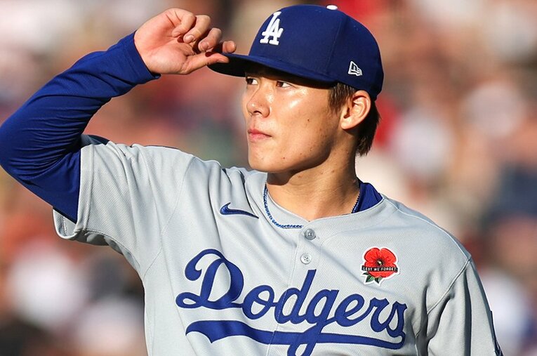 好投続きの山本由伸。自身メジャー初の2ケタ勝利にとどまらず、日本人初のサイ・ヤング賞も狙えるか ／ photograph by Icon Sportswire/Getty Images