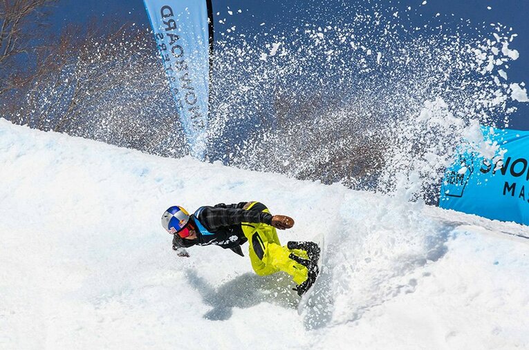 第2回スノボードマスターズは、トップで活躍するスノーボーダーたちが集結。角野友基選手も見事な滑りを披露した。 ／ photograph by Shigeki Yamamaomto/Yoshifumi Shimizu/Yoshi Josef Toomuch