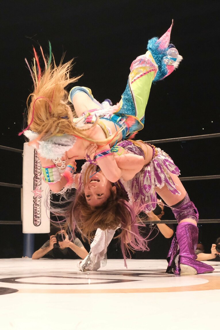 中野たむvs岩谷麻優は壮絶な殴り合いの末、時間切れの引き分けに