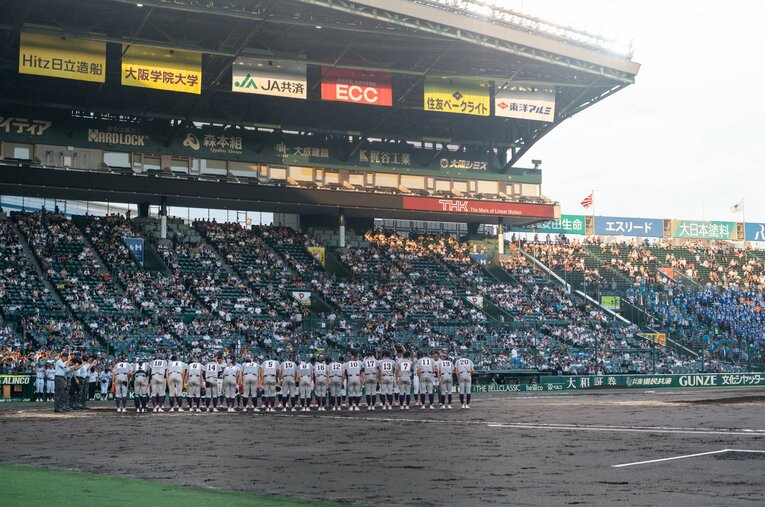 今年も酷暑の中の開催とあって、様々な「提言」が噴出した甲子園。では、実際に現場の球児はどう考えているのだろうか？ ／ photograph by Nanae Suzuki