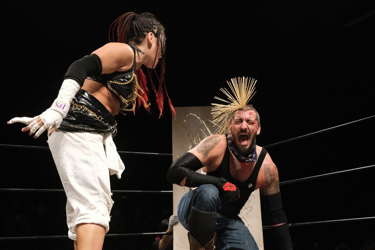 元パティシエが蛍光灯で殴り合い…“デスマッチアマゾネス”山下りなの媚びない魅力「犯罪以外なら何してもいい」 米国で男子相手に王座獲得(73)