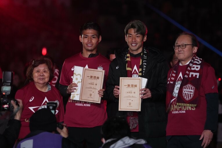 2022年9月18日のJ1第30節。残留を争うガンバ大阪との直接対決でPKを決める大迫勇也　©Masashi Hara