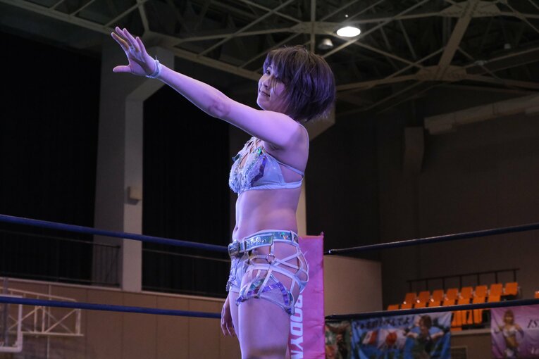 「可憐ですねぇ」人気女子レスラー・安納サオリに観客もウットリ…初の凱旋大会に滋賀が沸いた日「“絶対不屈彼女”は泣かないんです」(40)