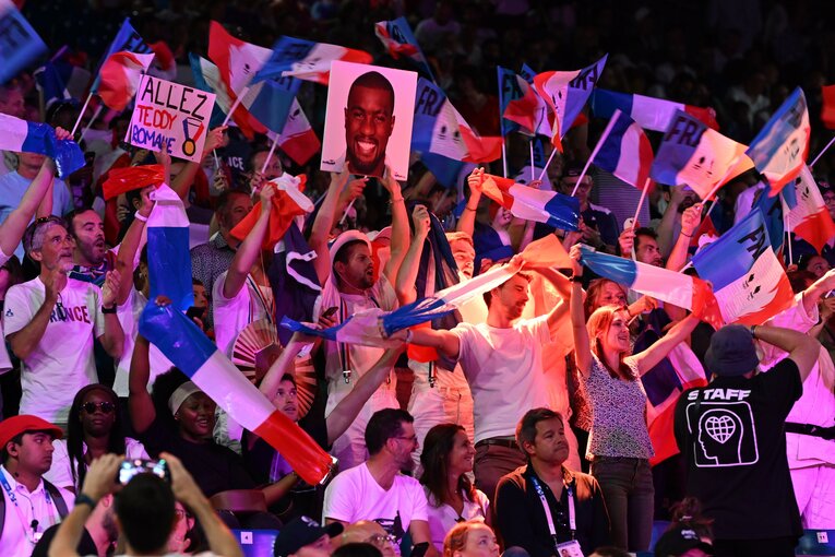 これらの旗とかも支給されているとは、なにかちょっと羨ましい?　©Naoya Sanuki/JMPA