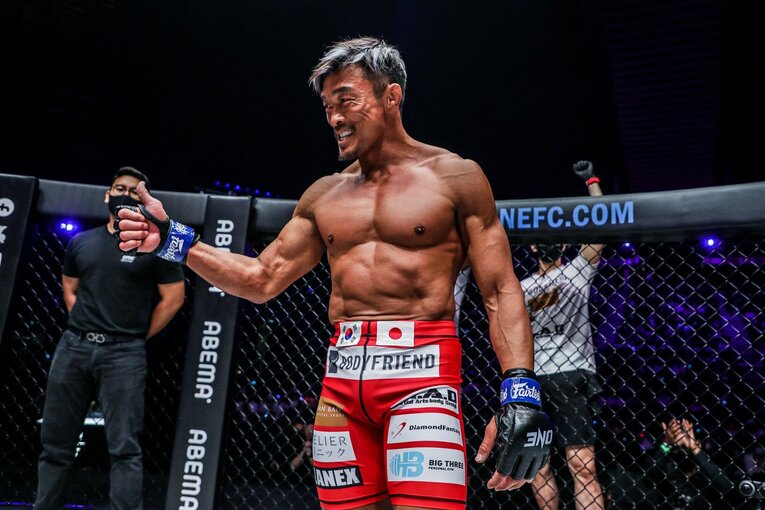 「那須川天心や武尊とは違うんですよ、僕は」青木真也が因縁の秋山成勲に大逆転KO負け…帰国して語った本音とこれから「50歳になっても」(13)