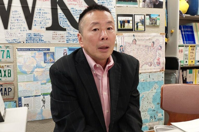 東大→ロッテで活躍した小林至さん。現役引退後はソフトバンクのフロントとして球界再編などでも活躍。現在は桜美林大学で教鞭を執る ／ photograph by NumberWeb