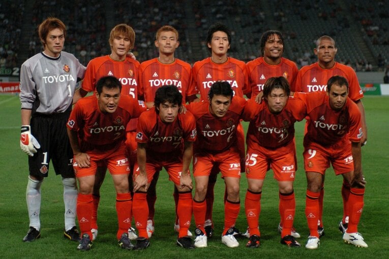 2004年、名古屋時代のウェズレイ（後列右端）…写真はまだまだ続きます　　©Etsuo Hara/Getty Images