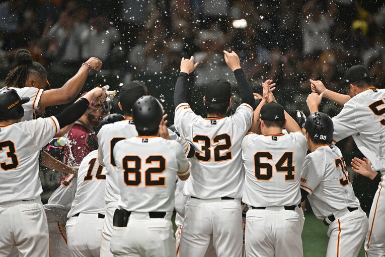 【感動写真】34歳坂本勇人が劇的サヨナラ3ラン（6／10枚）　©Hideki Sugiyama