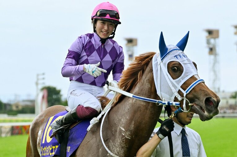ジュウリョクピエロを樫の女王に導いた今村聖奈（22歳）。JRA所属の女性騎手として初となるGI制覇をクラシックで成し遂げた ／ photograph by JIJI PRESS