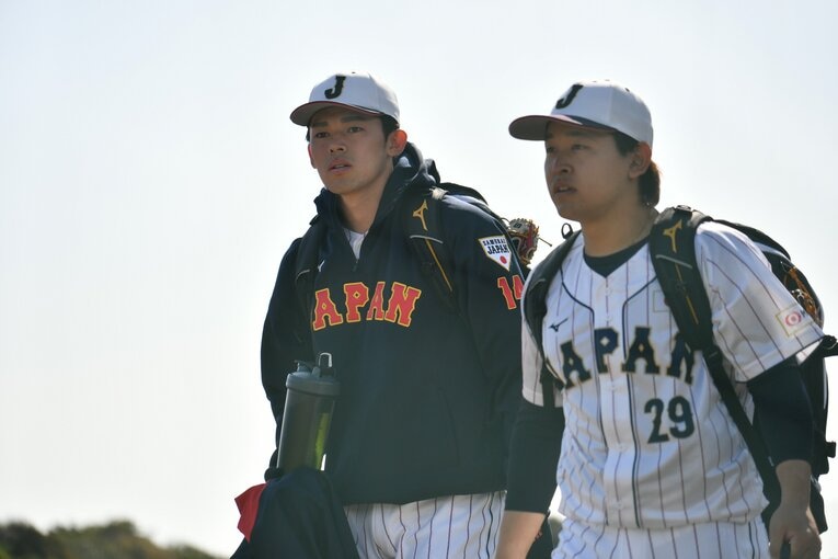 宮崎での強化合宿中はいつも一緒に行動していた仲良しの宮城と佐々木朗希©︎Hideki Sugiyama